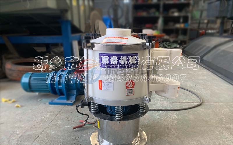 邢臺三氮唑嘧啶酮塑料振動(dòng)篩發(fā)貨！